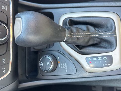 Used 2015 Jeep Cherokee Latitude AWD/4WD image 29