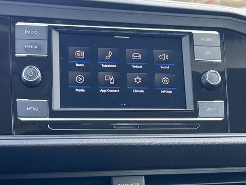 Certified 2022 Volkswagen Jetta SE image 13