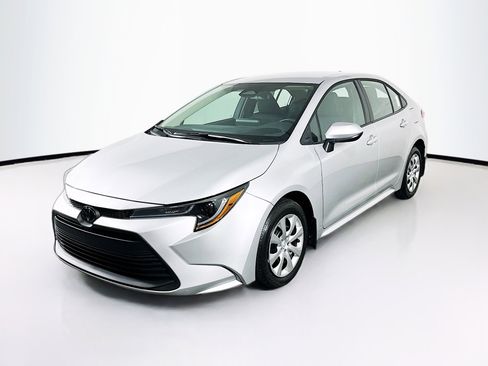 Used 2026 Toyota Corolla LE image 3
