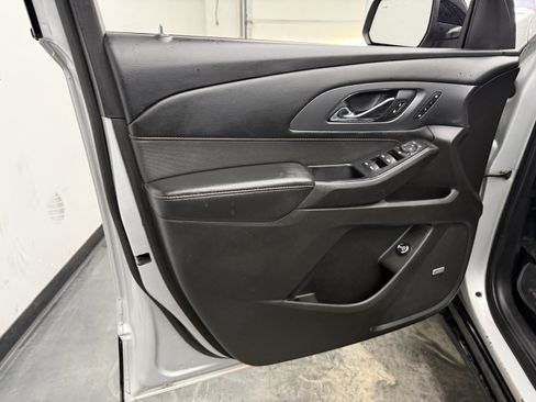 Used 2021 Chevrolet Traverse Premier image 11
