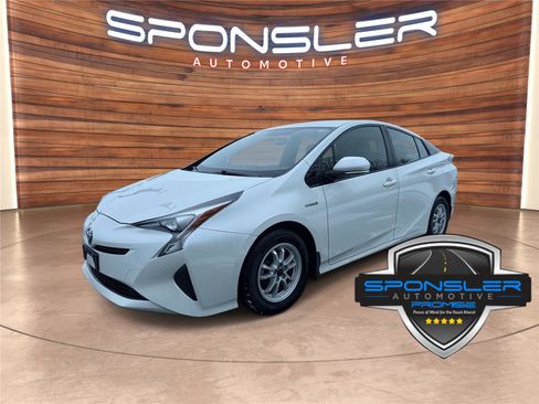 Used 2016 Toyota Prius Two image 1