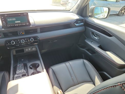 Used 2024 Honda Pilot TrailSport image 23