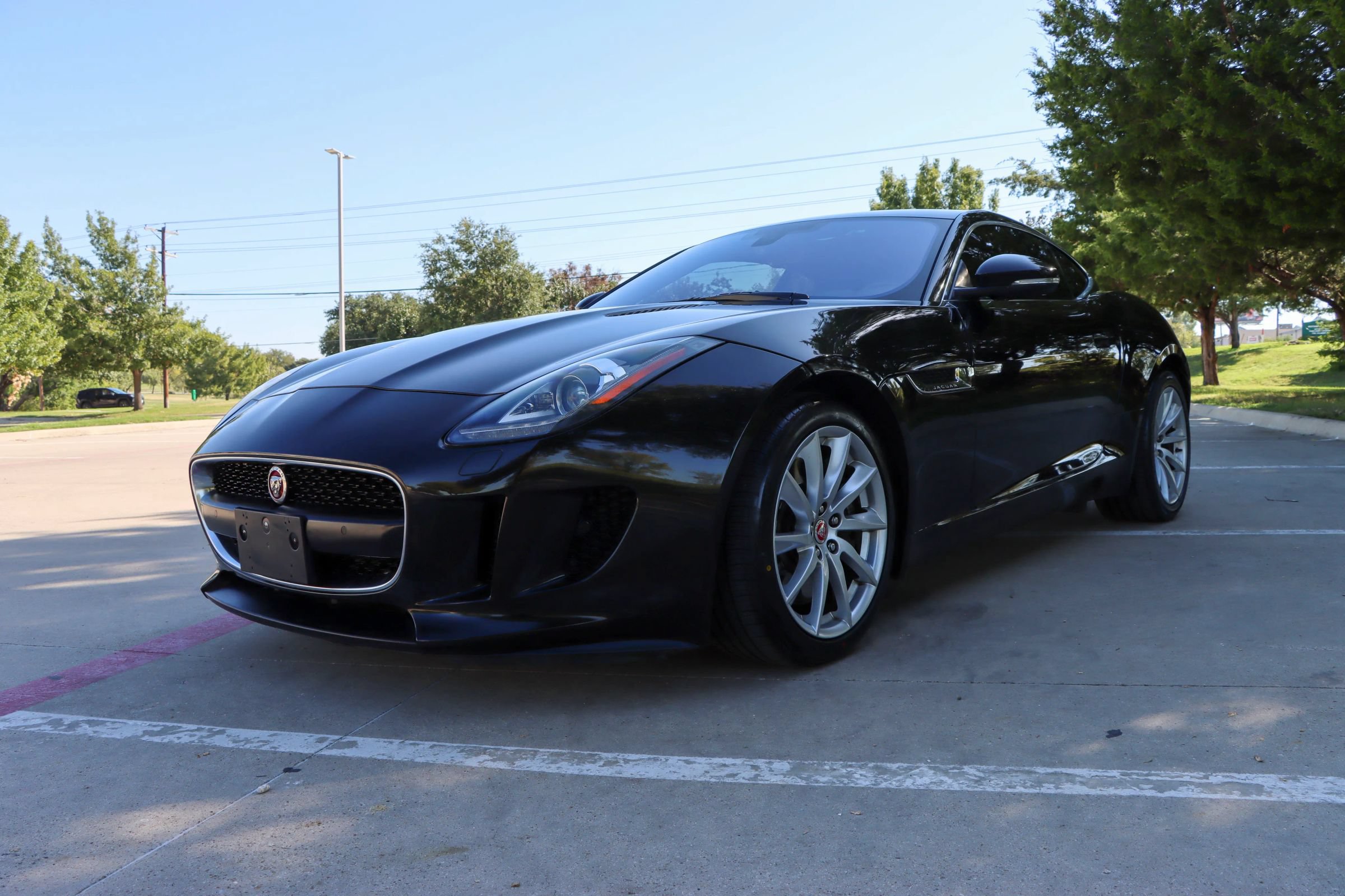 Used 2017 Jaguar F-TYPE Coupe RWD image 3