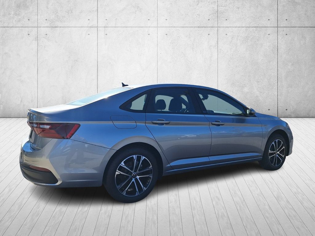 Used 2026 Volkswagen Jetta Sport FWD image 5