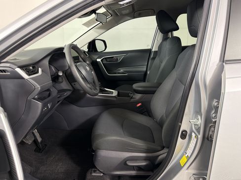 Used 2024 Toyota RAV4 LE FWD image 5