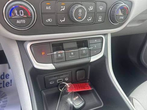 Used 2022 GMC Terrain SLT w/ Infotainment Package II AWD/4WD image 16