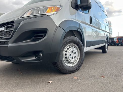 Used 2025 RAM ProMaster 2500 w/ Storage Group image 2