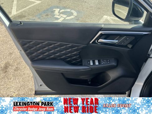 Used 2023 Mitsubishi Outlander SEL image 16