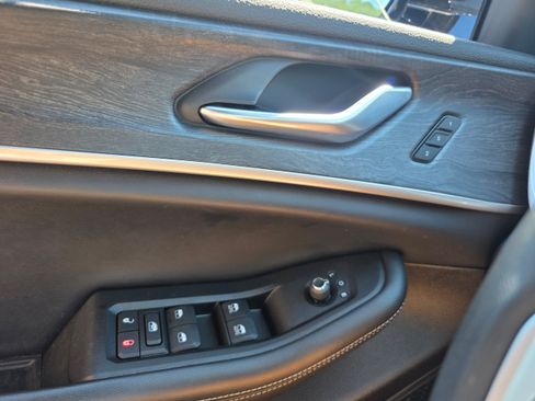Used 2024 Jeep Grand Cherokee Limited RWD image 17