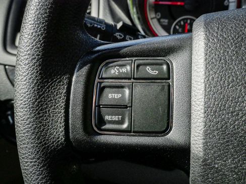 Used 2019 Dodge Grand Caravan SE w/ UConnect Hands-Free Group image 19