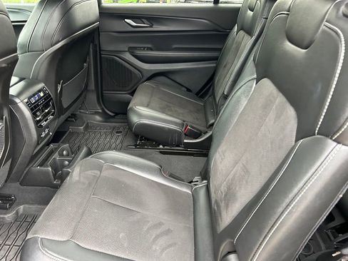 Used 2024 Jeep Grand Cherokee L Altitude AWD/4WD image 18