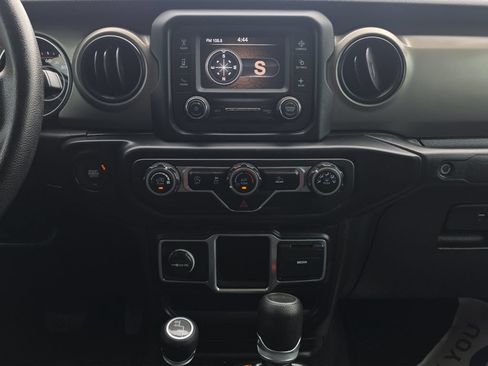 Used 2020 Jeep Gladiator Sport AWD/4WD image 14