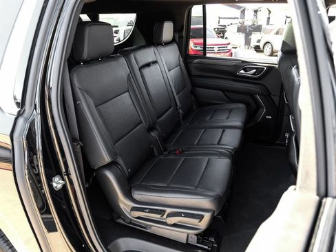 Used 2022 Chevrolet Suburban LT w/ Luxury Package image 37