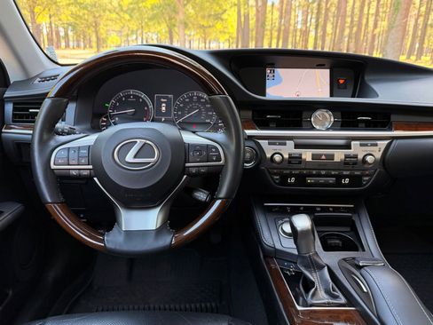 Used 2018 Lexus ES 350 w/ Luxury Package w/Wood Trim FWD image 3