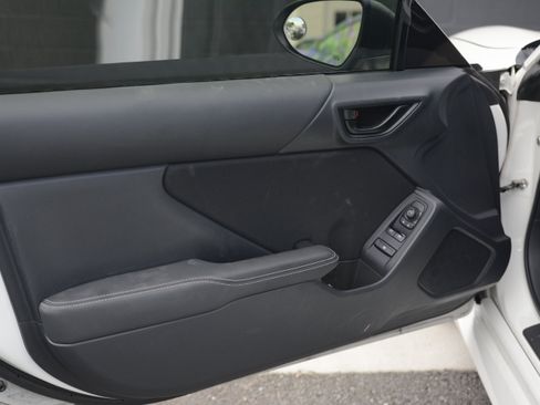 Used 2023 Toyota GR86 RWD image 13
