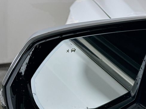 Used 2023 Chevrolet Suburban Premier image 16