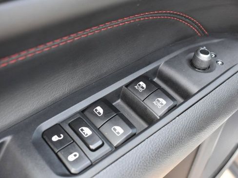 Used 2025 Jeep Compass Trailhawk AWD/4WD image 15