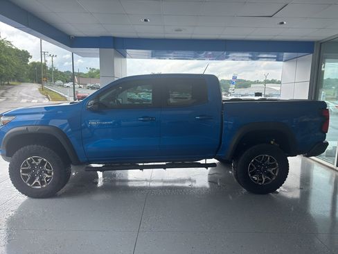 Used 2024 Chevrolet Colorado ZR2 w/ Technology Package AWD/4WD image 4