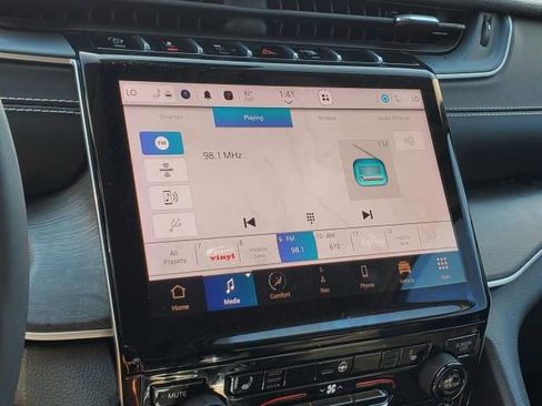 Used 2023 Jeep Grand Cherokee L Limited image 19