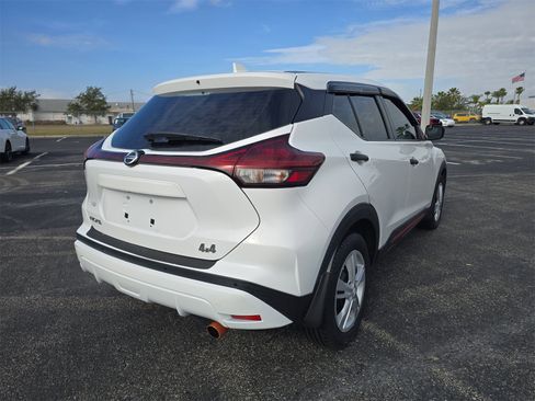 Used 2021 Nissan Kicks S image 3