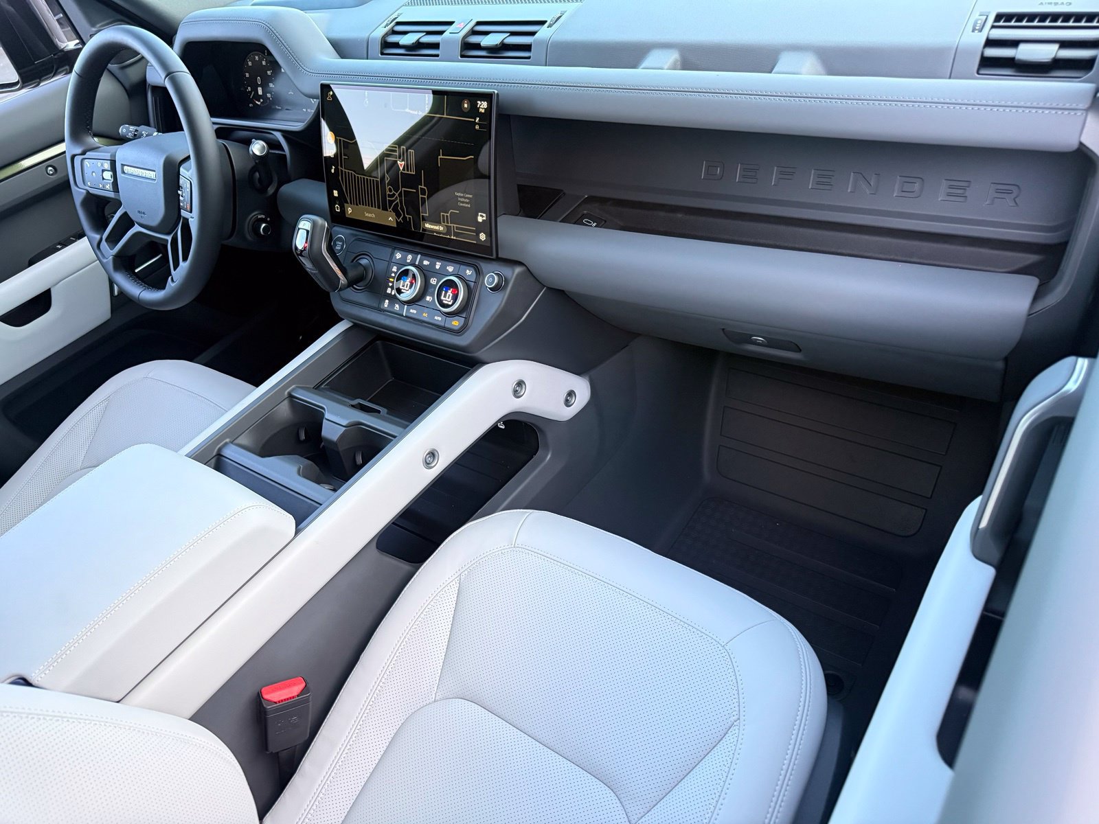 New 2026 Land Rover Defender 110 X-Dynamic SE AWD/4WD image 19
