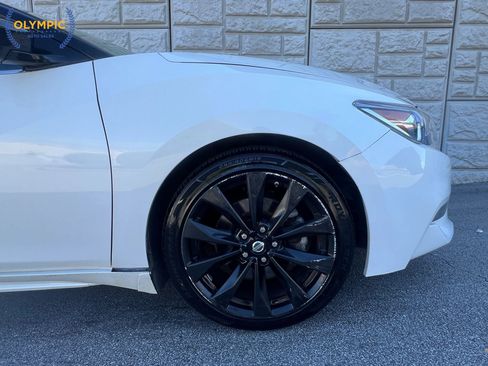 Used 2016 Nissan Maxima SR FWD image 11