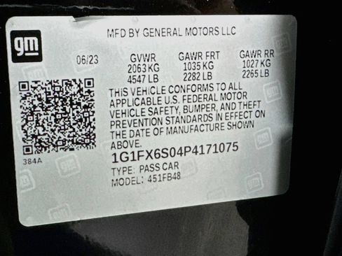 Used 2023 Chevrolet Bolt LT w/ Infotainment Package FWD image 31