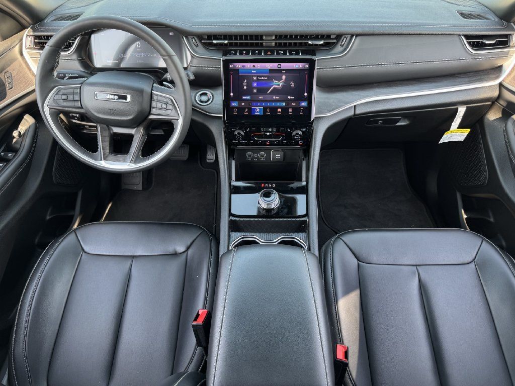 Used 2025 Jeep Grand Cherokee L Limited RWD image 10