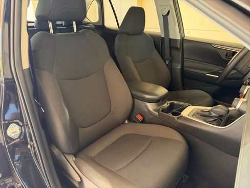 Used 2025 Toyota RAV4 LE image 31