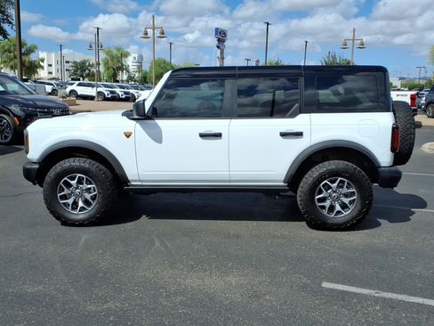 Certified 2025 Ford Bronco Badlands AWD/4WD image 3
