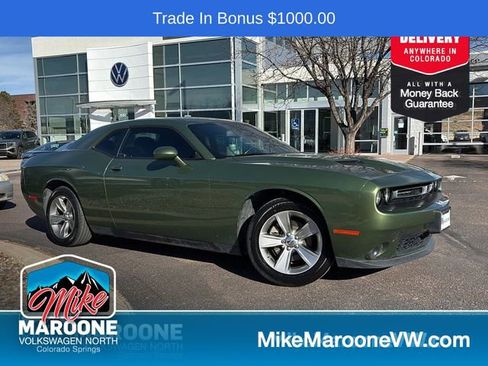 Used 2019 Dodge Challenger SXT image 1