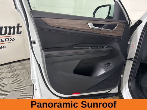 Used 2025 Volkswagen Atlas SEL image 8