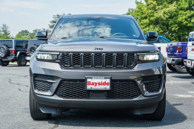 Used 2023 Jeep Grand Cherokee Altitude AWD/4WD image 4