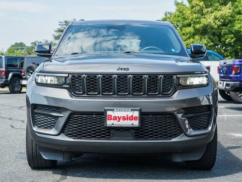 Used 2023 Jeep Grand Cherokee Altitude AWD/4WD image 4