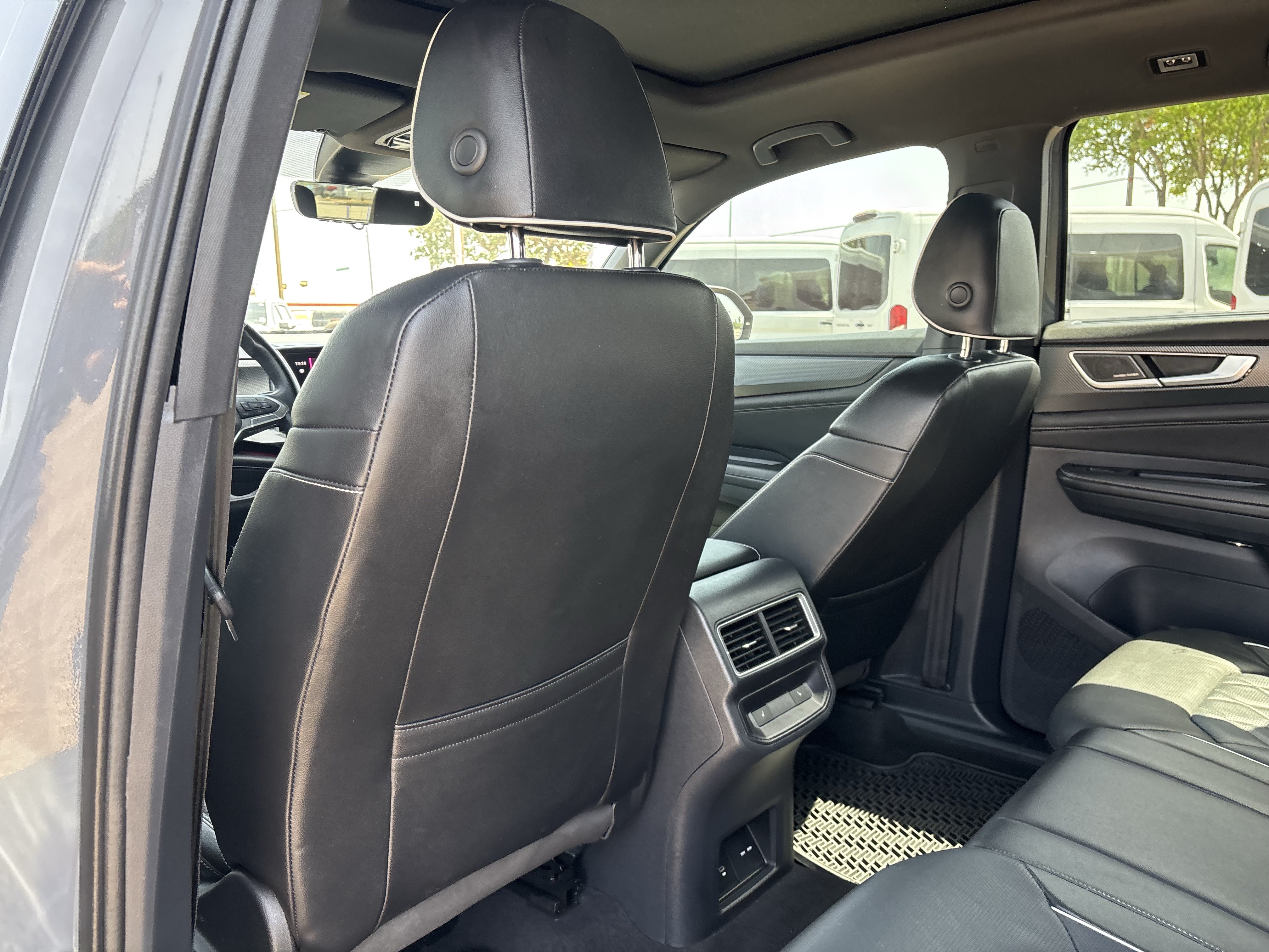 Used 2024 Volkswagen Atlas Cross Sport SEL Premium R-Line AWD/4WD image 17