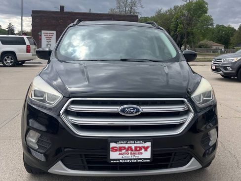 Used 2017 Ford Escape SE w/ Equipment Group 201A AWD/4WD image 2