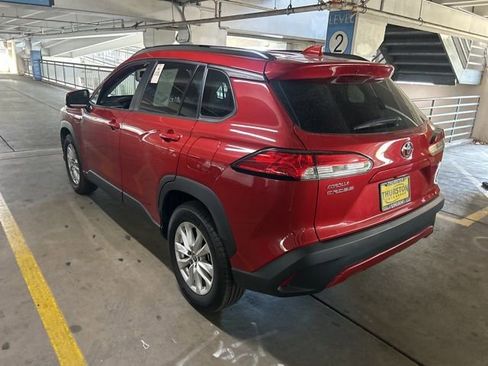 Used 2022 Toyota Corolla Cross LE FWD image 3