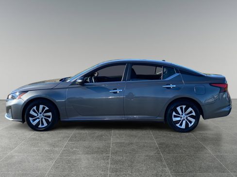 Used 2025 Nissan Altima 2.5 S image 2