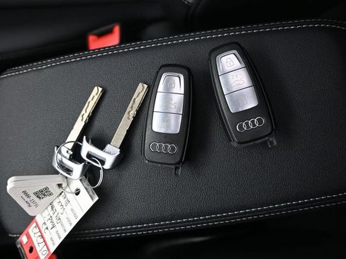 Used 2022 Audi Q4 e-tron Premium Plus w/ Premium Plus AWD/4WD image 29