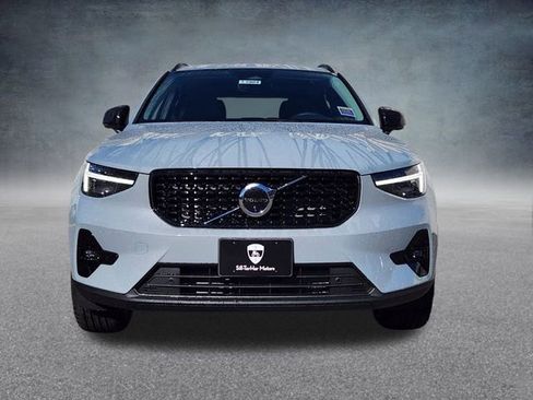 New 2026 Volvo XC40 B5 Plus w/ Protection Package Premier image 2