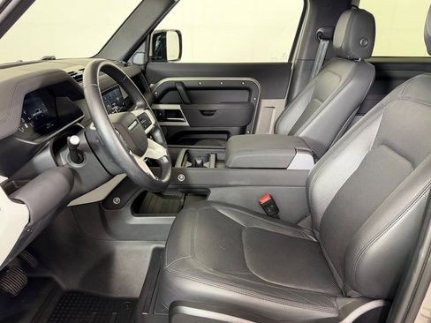 Used 2023 Land Rover Defender 90 S image 4