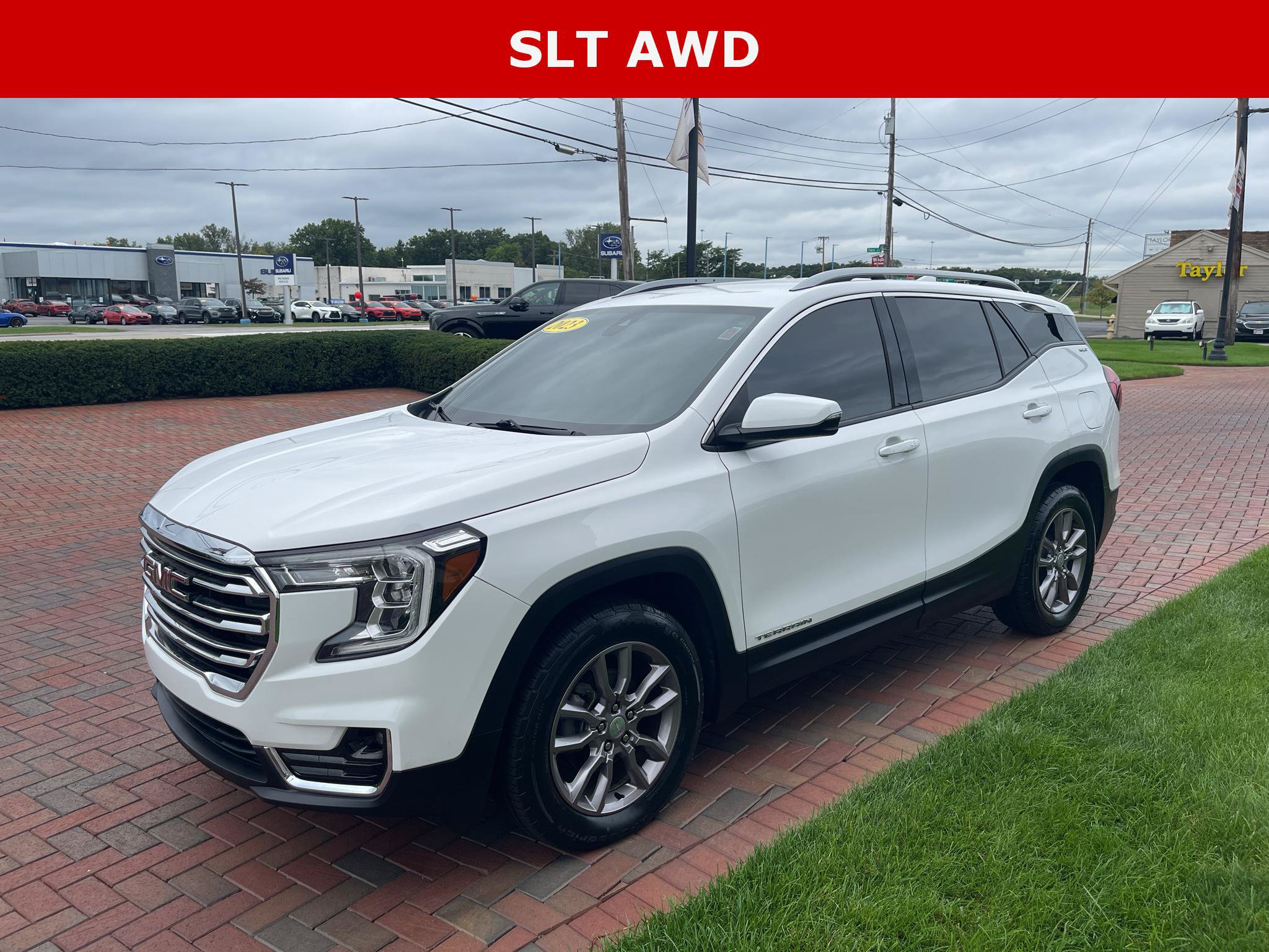 Used 2023 GMC Terrain SLT AWD/4WD image 1