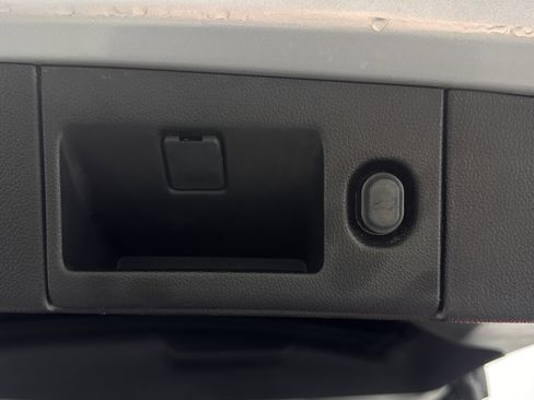 Used 2019 Chevrolet Suburban LT image 30