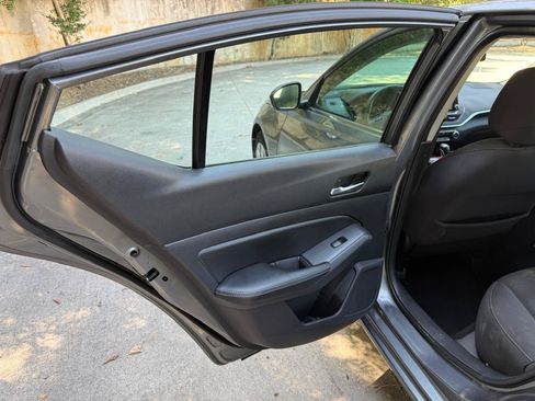 Used 2020 Nissan Altima 2.5 S FWD image 11