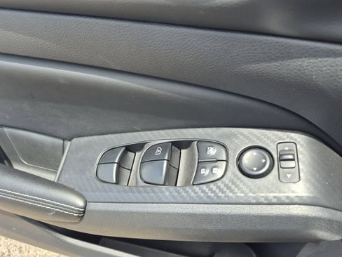 Used 2025 Nissan Altima 2.5 SV FWD image 13