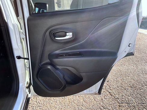 Certified 2022 Jeep Renegade Latitude w/ Convenience Group image 19