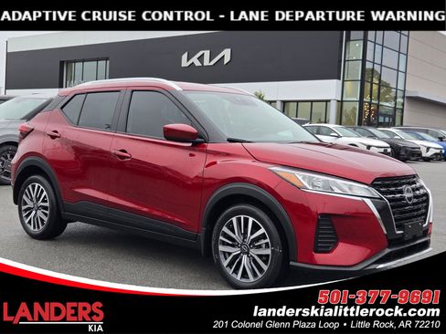 Used 2024 Nissan Kicks SV image 1