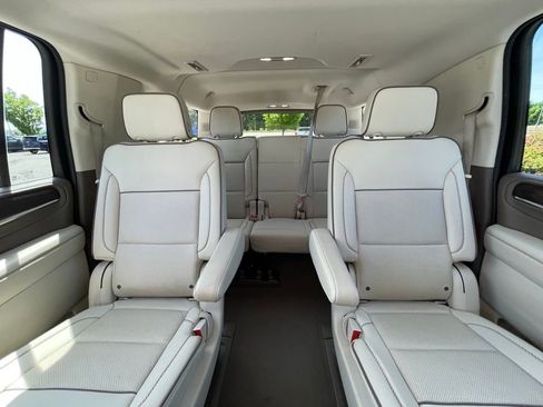 Used 2022 GMC Yukon XL Denali AWD/4WD image 30