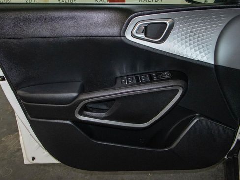 Used 2024 Kia Soul S image 11