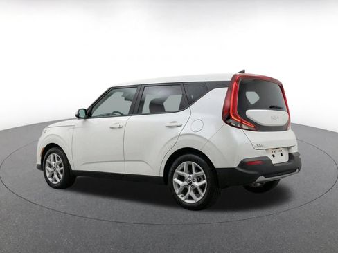 Used 2025 Kia Soul LX w/ LX Technology Package FWD image 7